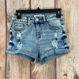 ➡️Blue Savvy Distressed Denim Short Size 3/26